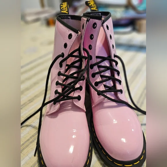 New Dr. Martens 1470 Pink Patent Lamper Lace Boots - Picture 2 of 8